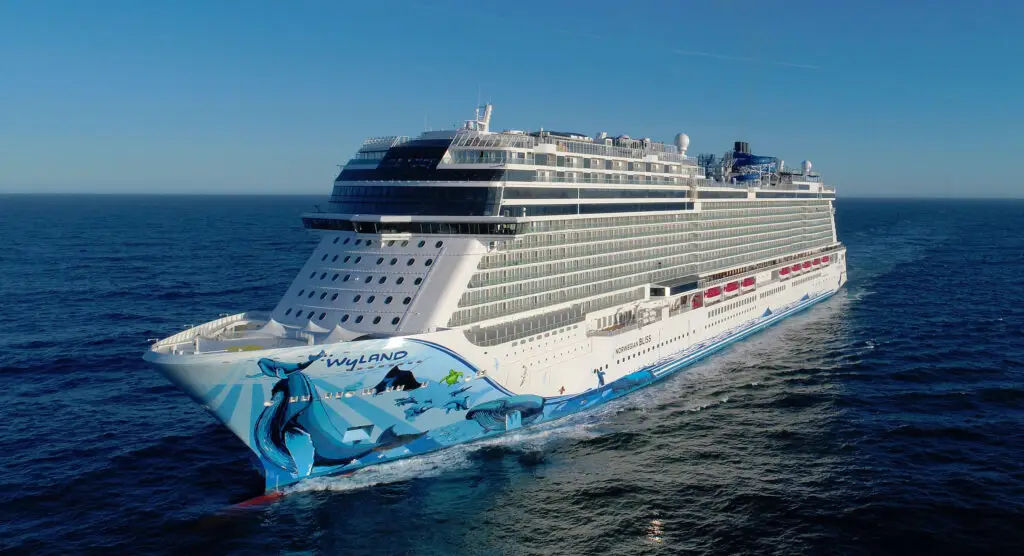 Photo of Cruiseliner Norwegian Bliss