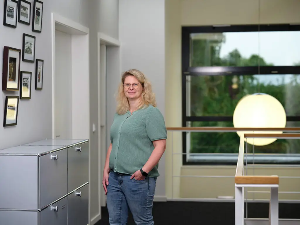 Portrait of an female employee from aftersales.